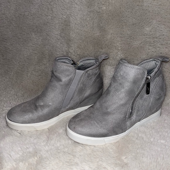 Anne Klein Carsen Wedge Bootie  - Size 6.5 - Gray - Picture 2 of 5